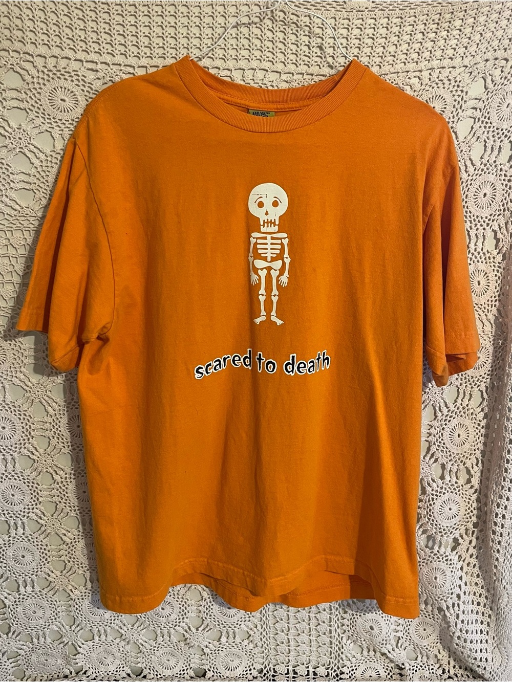 Women’s oversized XL orange skeleton “scared to death” Halloween tee vintage